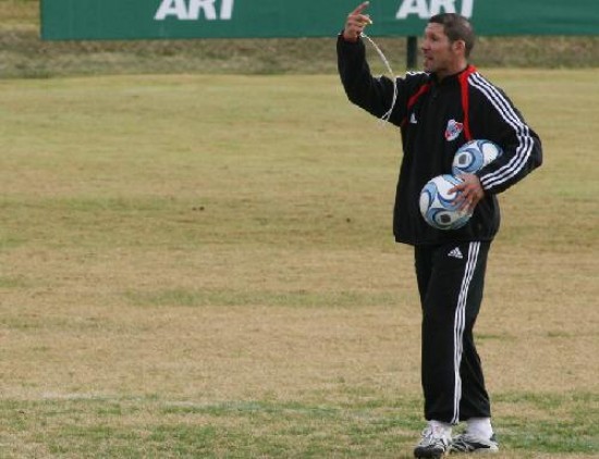 "Estamos buscando las mejores soluciones, porque el campeonato recién está empezando...", dijo Simeone.