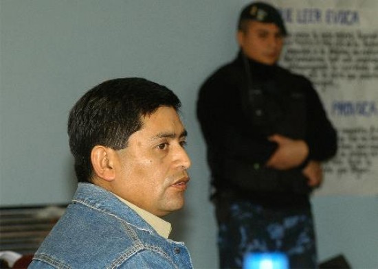 Rogelio Flores declaró ayer que recibió un golpe. "Vi como estrellitas, se me nubló la vista y escuché el disparo".