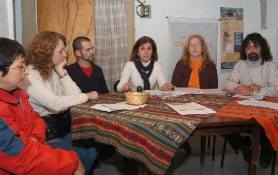 La rueda de prensa de ayer de los consejeros titulares y suplentes en representacin de las ongs.