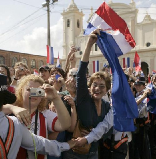 Una multitud celebr con jbilo la llegada de Lugo.