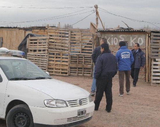 Escenario de la tragedia. Los investigadores desplegaron un amplio operativo y hubo allanamientos. Pero hasta anoche sin resultados.