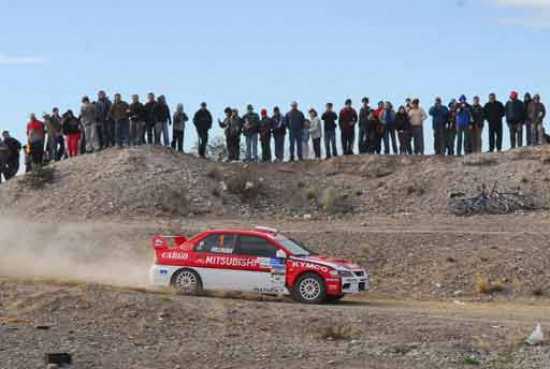 El cordobés Federico Villagra se adjudicó la primera etapa corrida sobre 78,40 kilómetros de 7 pruebas de velocidad en caminos del Alto Valle del Río Negro. Foto: Andrés Maripe.