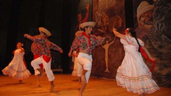 Msica y danza distinguieron una nueva entrega de la Fiesta del Sol, sntesis de las races andinas.
