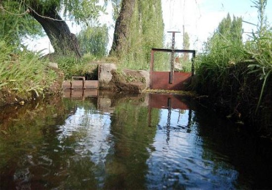 Agua para las chacras, un elemento necesario a esta altura del ao.