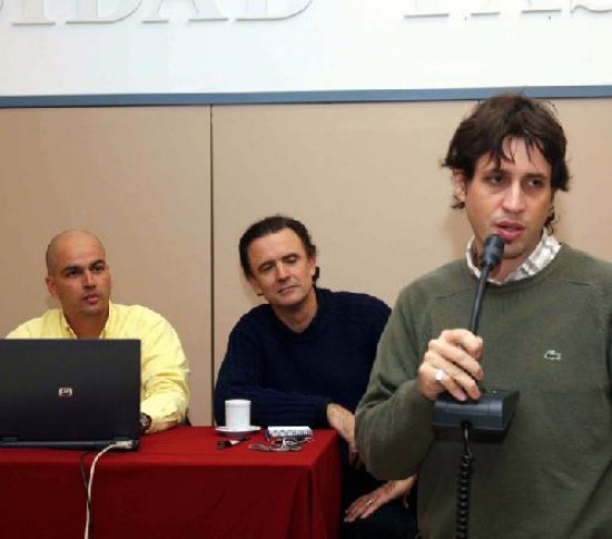 Giraldo, Santoro y Lacunza debatieron en un panel moderado por Hugo Alonso.