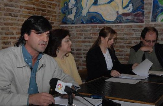 La diputada Odarda anunci su presentacin en la Justicia por la contaminacin del basural, desde la comuna roquense respondieron a la propuesta.