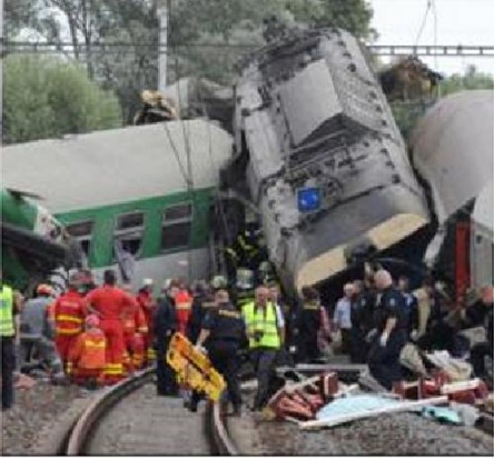 El tren cay a un barranco tras el accidente.