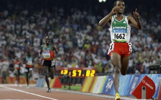 Bekele emul a su compatriota Dibaba y se qued con los 5.000 metros una semana despus de haber conquistado los 10.000.
