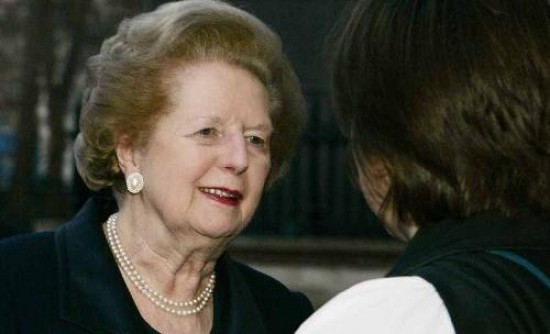  La ex primera ministra de Gran Bretaa tuvo que retirarse de la vida pblica en el 2002 por sus problemas vasculares. 
