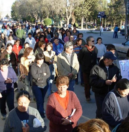 Los vecinos quieren que las calles de la localidad dejen de ser peligrosas.