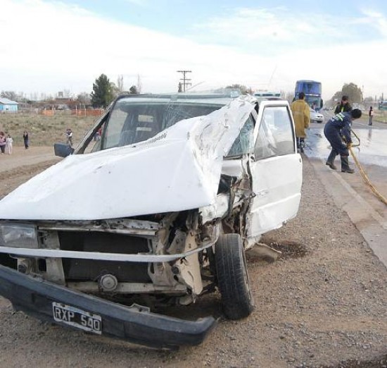 El Fiat Uno, con muestras evidentes del impacto 