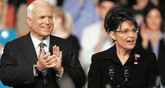 El candidato republicano McCain presentó a Palin como su compañera de fórmula y trasladó la presión a Obama.