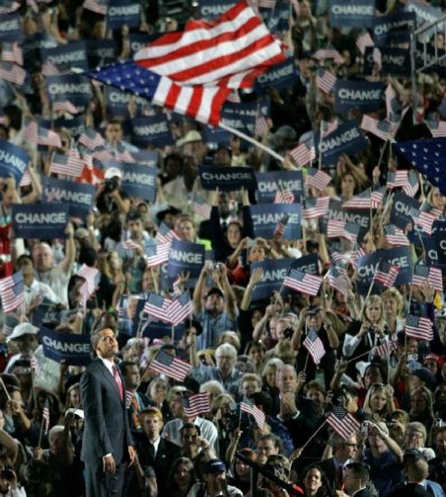 Tras su bao de multitudes y noche consagratoria del jueves, el candidato demcrata sali a responder a los republicanos.