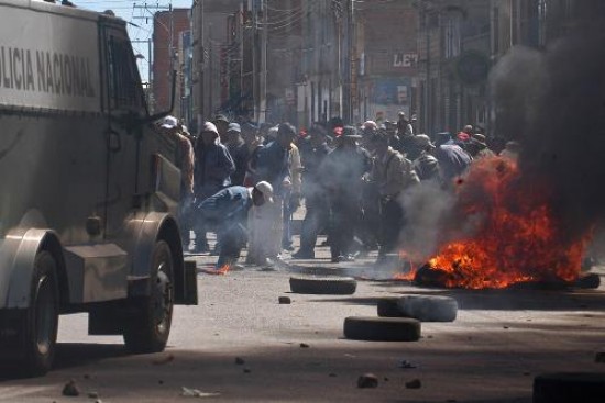 El conflicto político que vive actualmente Bolivia puede dar lugar a enfrentamientos racistas, alertan al gobierno y a la oposición. 