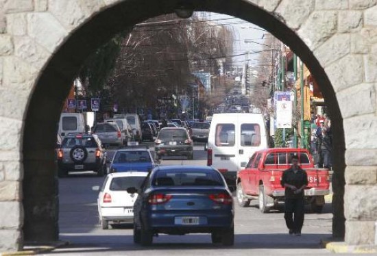 La ciudad siente los efectos de la situación económica: los precios suben y hay menos ventas en los comercios.