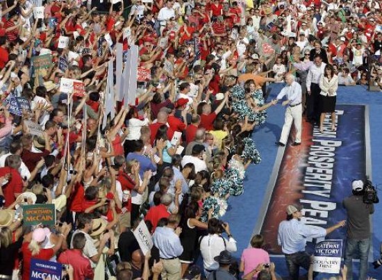 Ayer, el candidato republicano sigui con su actividad partidaria. Hoy comienza la convencin de su partido.