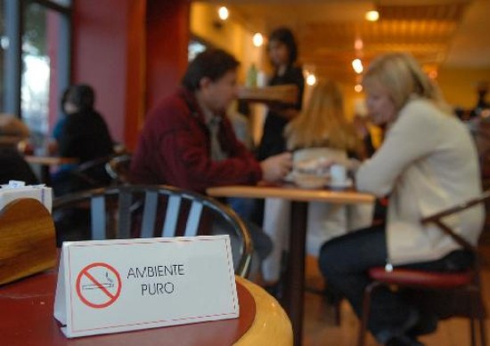 En Neuqun existe una ordenanza que prohbe fumar en espacios cerrados.