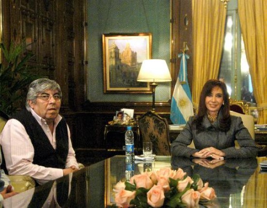 Moyano, aliado estratgico de los Kirchner, puso el grito en el cielo por el impuesto y ahora Cristina tratara de calmarlo