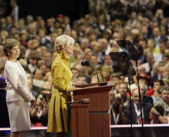 La esposa del candidato y la del actual presidente republicano protagonizaron el inicio de la Convencin.