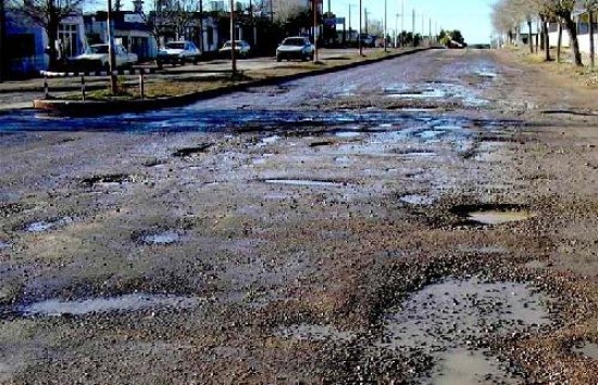 Increble abandono. El municipio serrano planifica repavimentar 40 arterias que estn muy deterioradas.