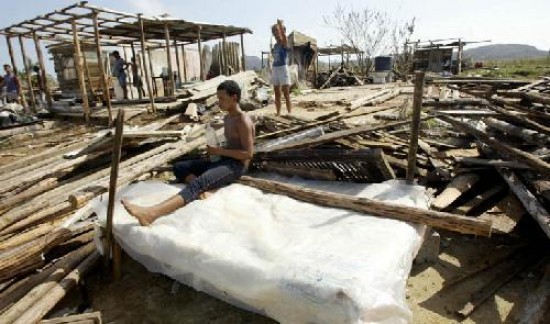 Gustav provoc males, pero no logr batir las defensas de la ciudad devastada por Katrina en el 2005.