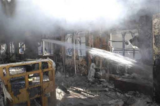 Ayer hubo un caos en Buenos Aires, con trenes incendiados, estaciones destrozadas y saqueos (Foto: Ap).