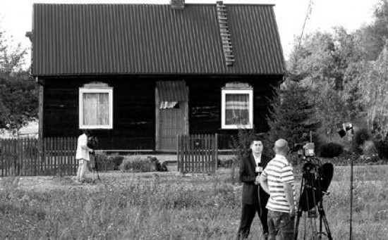 Alicja y su familia abandonaron ayer la casa de la localidad de Grodzisko, donde vivió parte del infierno que nadie sospechaba.