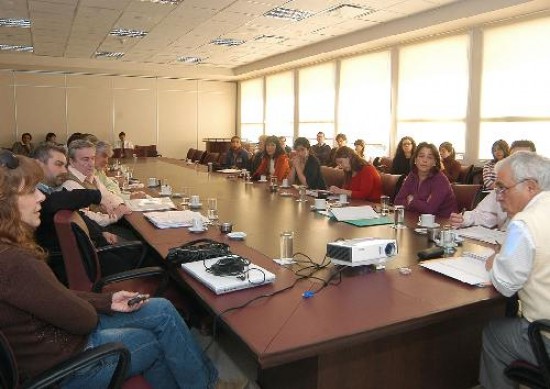Integrantes de la asociación civil Nehuén Koñi se reunieron ayer con diputados.