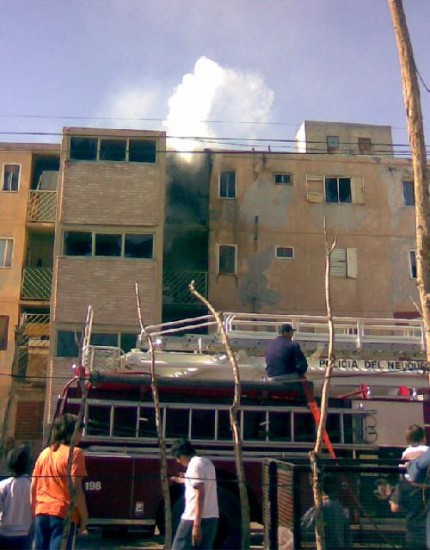 El incendio afect una de las unidades del barrio Ciudad Industrial.