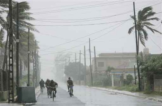 Ike en su paso por Santa Fe, Cuba. (FOTO AP)