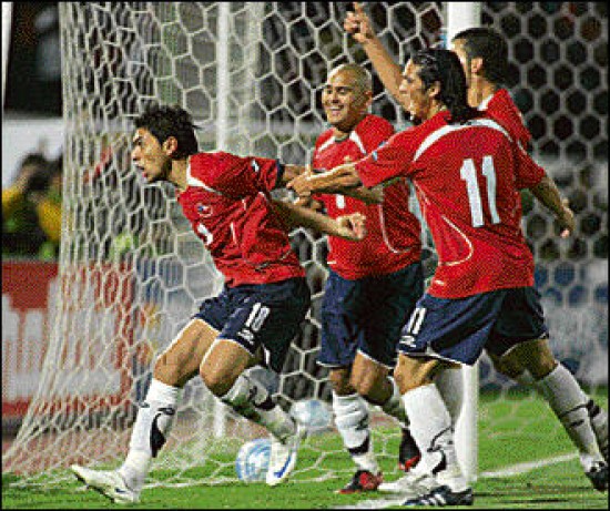 Con la conquista de Gonzalo Jara se abrió el partido para Chile en el estadio Nacional. Fue goleada.