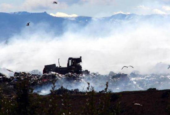 Los recicladores del basural de Bariloche festejaron su aniversario con una marcha por las calles de la ciudad.