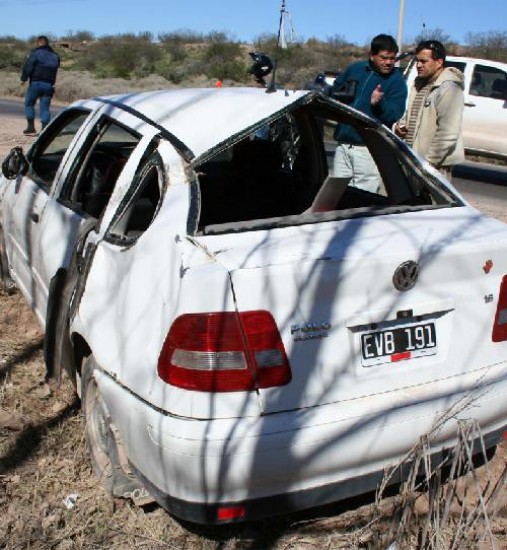 El taxi tena restos de pintura de la camioneta por lo que se confirm que hubo un roce de vehculos.