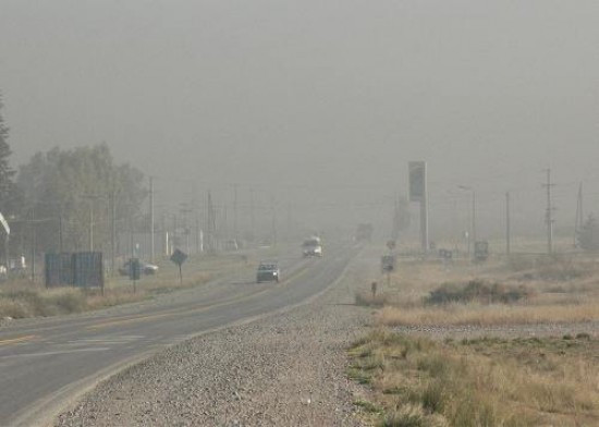 La Ruta 22 tuvo poca visibilidad por el humo en la zona del Valle Medio. Allí se dio el frío más intenso.