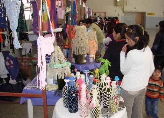 La Feria Artesanal del Aniversa-rio rene cerca de 50 exposito-res.