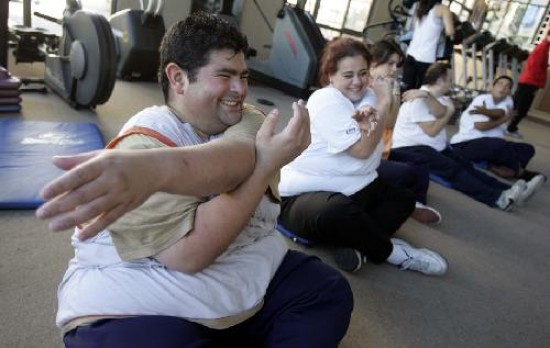 La actividad física es uno de los hábitos saluda-bles para luchar contra la obesidad y controlar la diabetes.