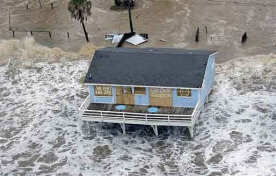 A pesar de las advertencias, slo 38.000 de los habitantes de Galveston evacuaron la zona. (FOTO:AP)