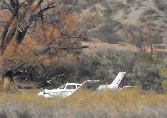 La avioneta quedó en el lugar del accidentado aterrizaje".