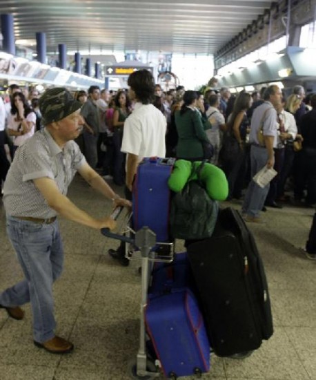 Mucha tensin todo el da y caos en el aeropuerto de Fiumicino, en Roma.