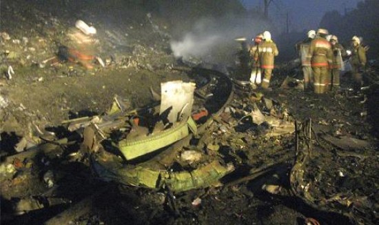 El avin de la empresa rusa Aeroflot cay sobre las vas del Transiberiano, cuyo servicio tambin estuvo interrumpido por el accidente.