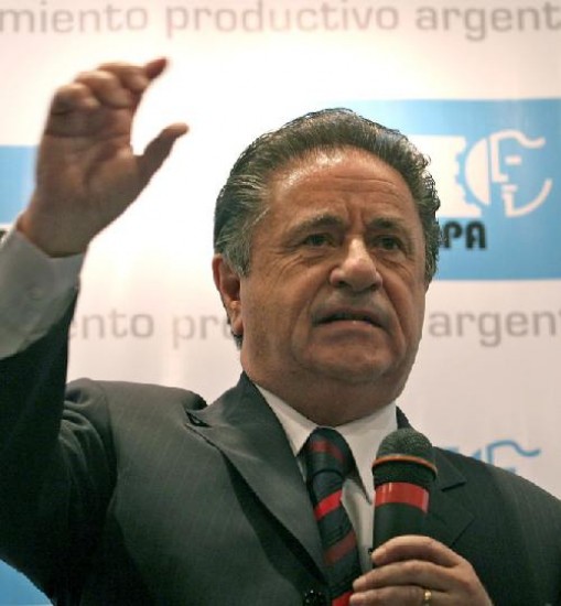 El ex presidente recorre el país junto a De Narváez.