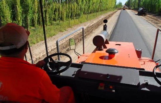 El asfalto rural ya est terminado en un amplio sector de la zona rural de Roca. En Cipolletti todava est abierto el registro de oposicin.
