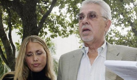 Maionica, en la foto con su hija, es testigo en el juicio que involucra a cinco personas en Miami.