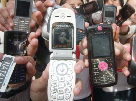 Ni los chicos ni los docentes podrn usar los telfonos en clase.