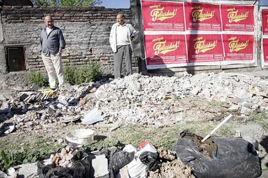 Un hombre que caminaba por calle Chile los encontró dispuestos en dos cajas