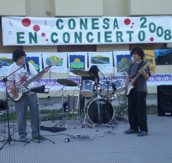 Frente a la sede municipal se presentarán los grupos locales además de músicos invitados.