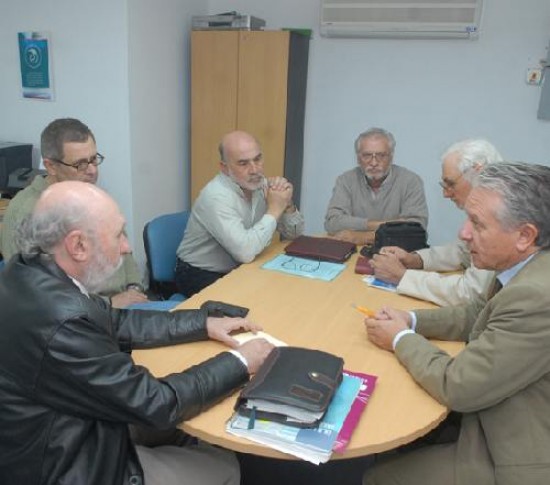 Los represen tantes de las distintas entidades que firmaron el convenio.