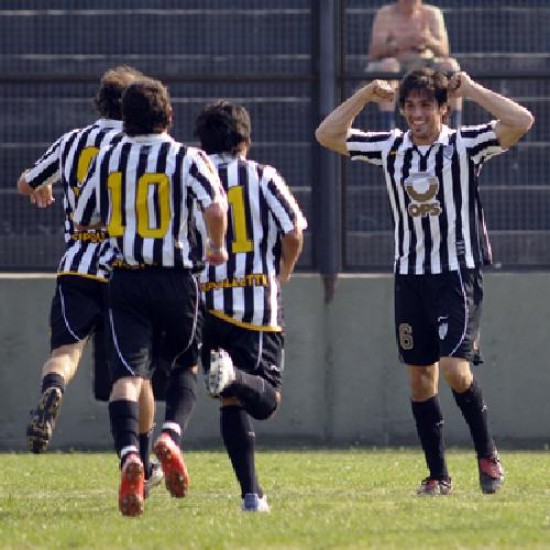 Csar Medina aport el gol de la victoria.