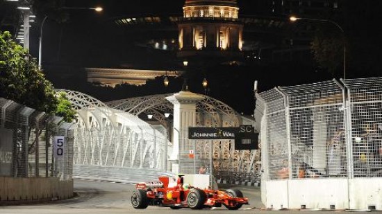 El brasileo Massa le dio brillo a la noche en el callejero de Singapur, donde se qued con el mejor tiempo en la clasificacin.