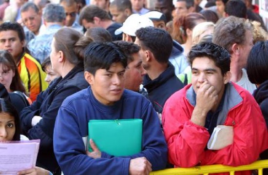 Entre los inmigrantes est la mayor cantidad de desempleados y el gobierno quiere evitar que lleguen familiares. 